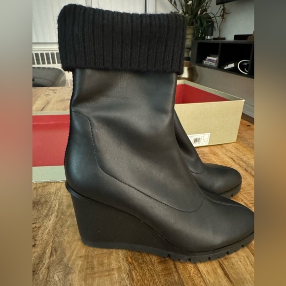 Donald J Pliner Sindie 30 NEW NWT NIB new in box 9.5 wedge Nappa leather boots - Picture 1 of 4